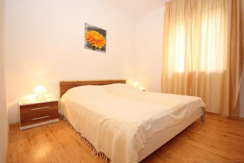 Apartments By The Sea Zavala (Hvar) - 8637