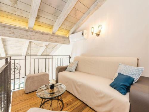 Two-bedroom Holiday Home In Jurdani