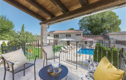 Seven-bedroom Holiday Home In Kanfanar