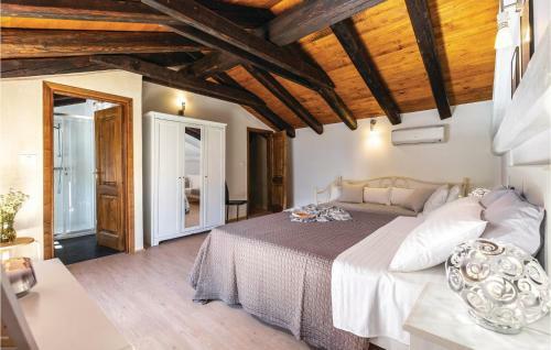 Seven-bedroom Holiday Home In Kanfanar
