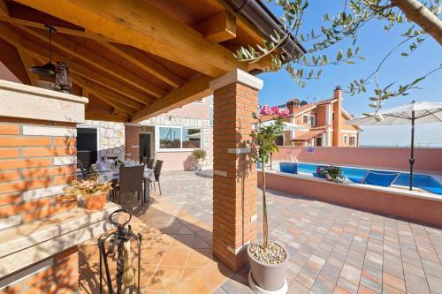 Villa Petra Castelier