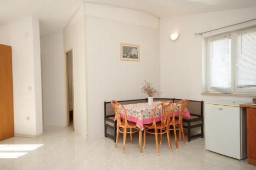 Apartment Liznjan 7240a