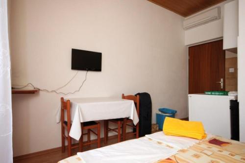 Apartments With A Parking Space Makarska - 2599