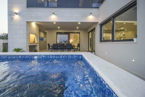 Villa Ctma225/ Holiday House With Heated Private Pool