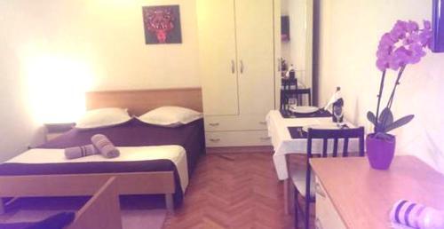 Apartments By The Sea Makarska - 13222