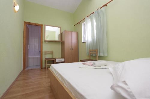 Apartments With A Parking Space Makarska - 16161