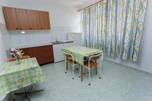 Apartment Makarska 16161b