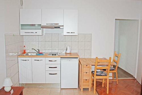 Hostal Bougainvillea Apartments