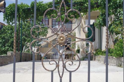 Hostal Bougainvillea Apartments