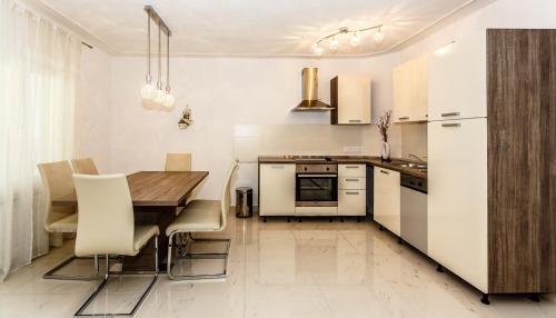 Apartments In Malinska/insel Krk 13213