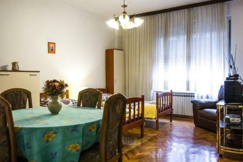 Apartments And Rooms With Wifi Zagreb - 15219