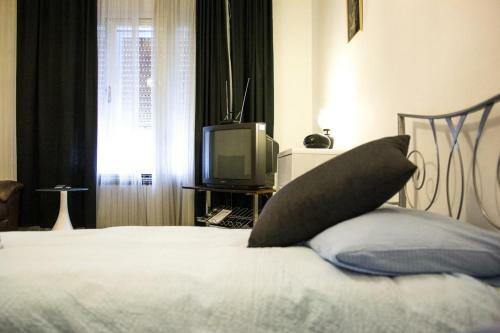 Apartments And Rooms With Wifi Zagreb - 15219