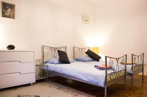 Apartments And Rooms With Wifi Zagreb - 15219