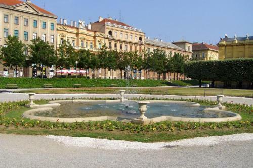 Apartments And Rooms With Wifi Zagreb - 15219