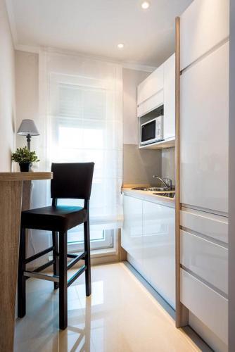 Apartments And Rooms With Parking Space Zagreb - 14675