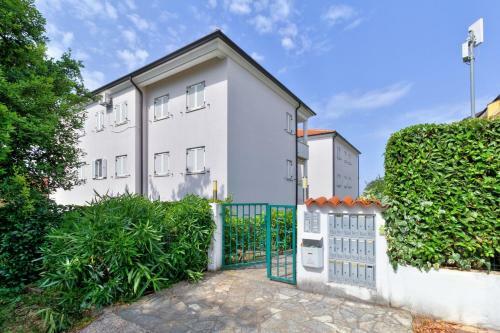 Hostal Aurora House With Apartments