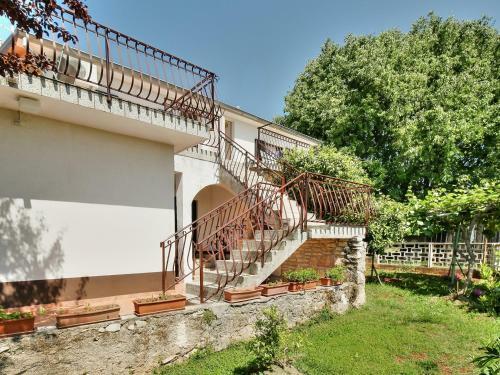 Hostal Paradinovic House With Apartments