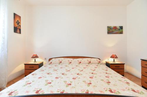 Apartment With Nice Terrace 684
