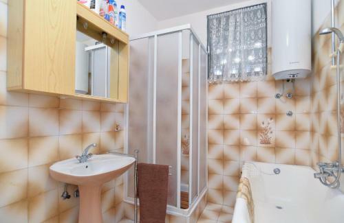 Apartment With Nice Terrace 684