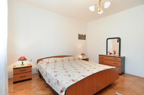 Apartment With Nice Terrace 684