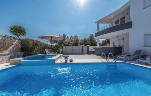 Four-bedroom Holiday Home In Sukosan