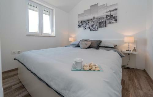 Four-bedroom Holiday Home In Sukosan