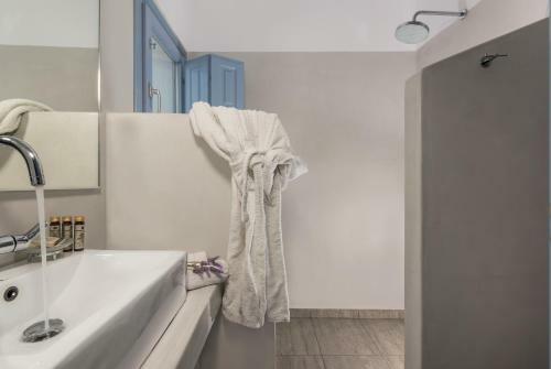 Apanemo Hotel & Suites