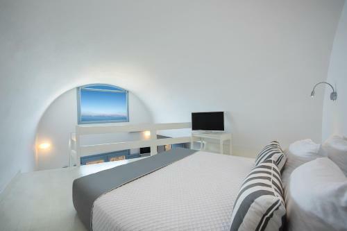 Apanemo Hotel & Suites