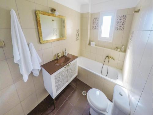 Four-bedroom Holiday Home In Diakopto