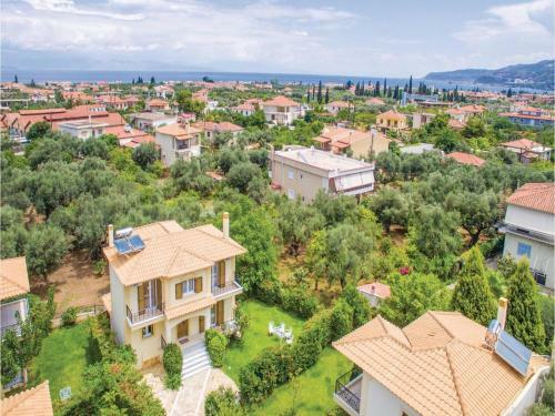 Four-bedroom Holiday Home In Diakopto