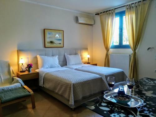 Hostal Amforeas Retreat Guesthouse