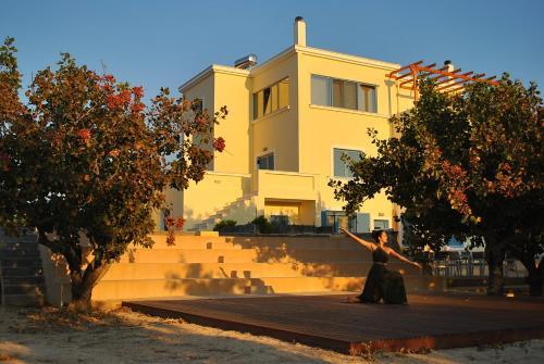 Hostal Amforeas Retreat Guesthouse