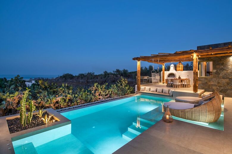 Ayama Hideaway Villa By Calm Collection