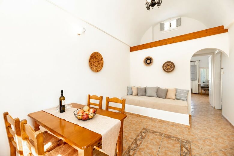 Villa By Hotel Thira
