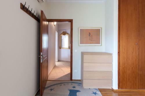 Stunning 1 Bdrm Apartment In Glyfada -sea View