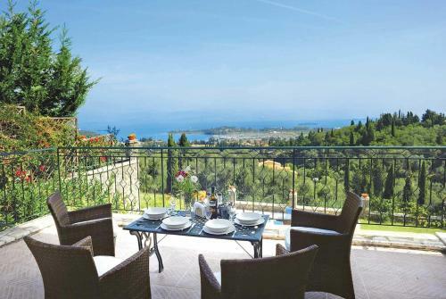 Kyra Chrysikou Villa Sleeps 6 Pool Air Con Wifi