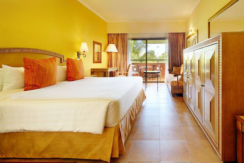 Hotel Barcelo Maya Colonial