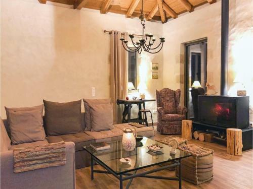 Four-bedroom Holiday Home In Kardamyli