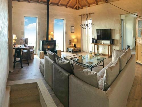 Four-bedroom Holiday Home In Kardamyli