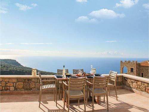 Four-bedroom Holiday Home In Kardamyli