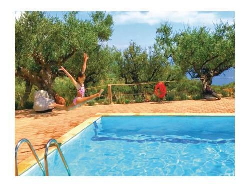Four-bedroom Holiday Home In Kardamyli