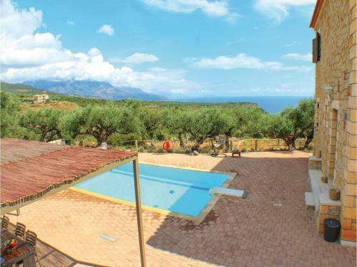 Four-bedroom Holiday Home In Kardamyli