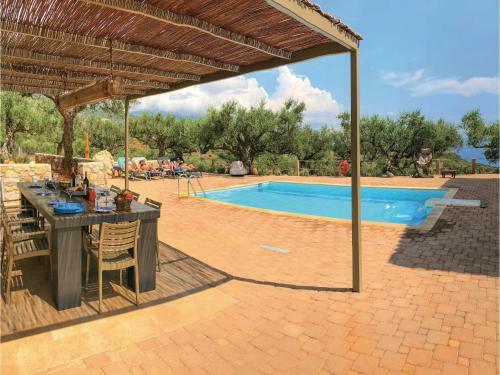 Four-bedroom Holiday Home In Kardamyli