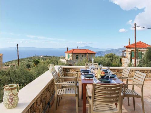 Four-bedroom Holiday Home In Kardamyli
