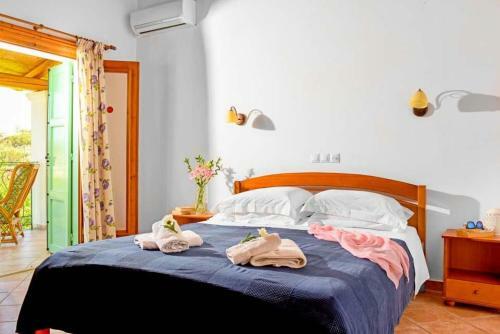 Kassiopi Villa Sleeps 10 Pool Air Con Wifi