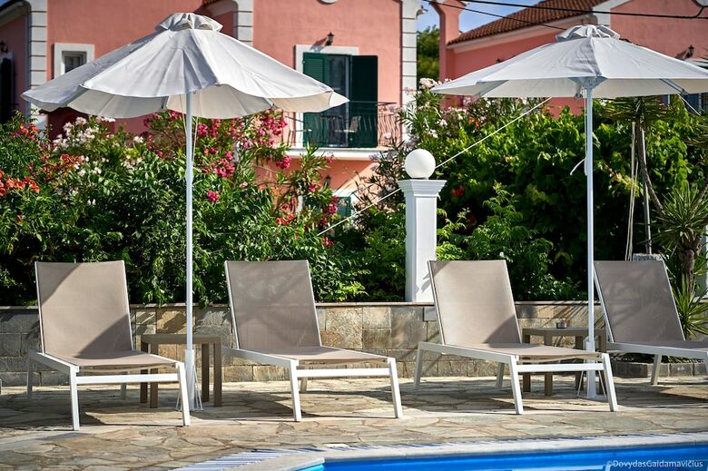 Hostal Fardini Seaside Hotel