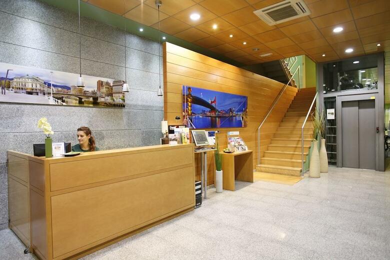 Hotel Bilbao Jardines