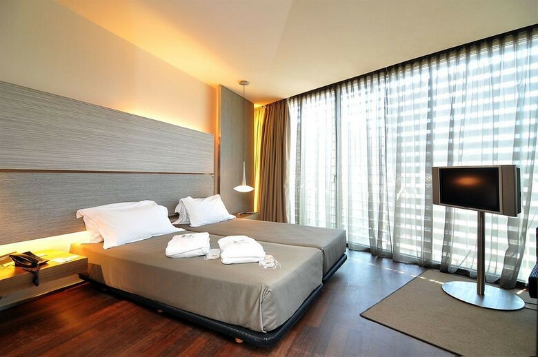 B-hotel