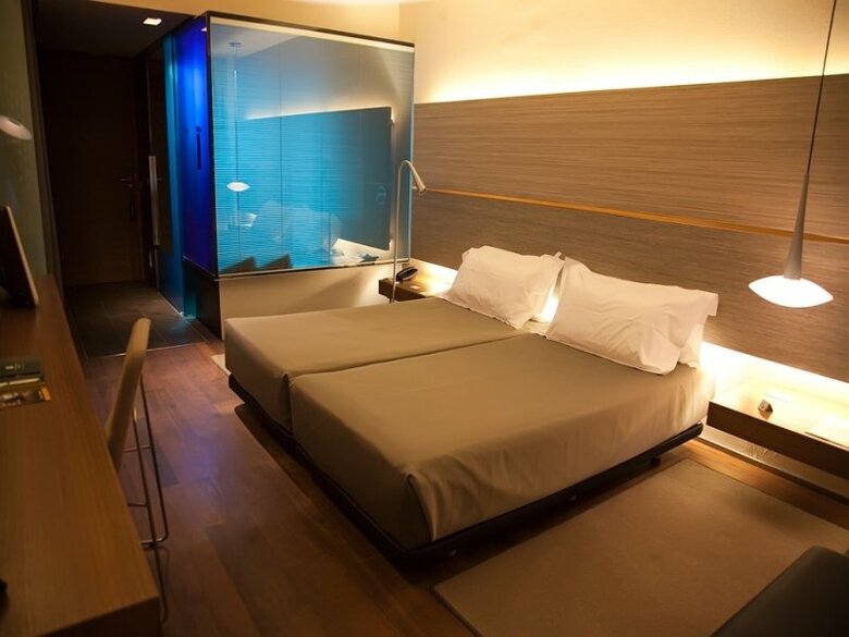 B-hotel
