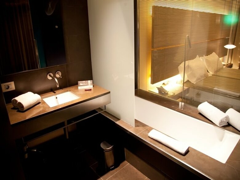 B-hotel